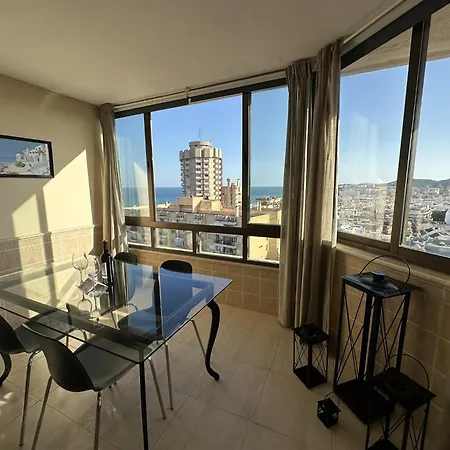 Apto Con Vistas Al Mar A 1min De Playa Fuengirola